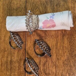 NAPKIN RINGS Crown Shaped Motif, Silver Tone, Set of 4